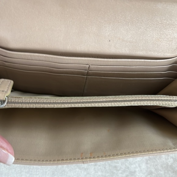 TRADED! VTG Christian Dior Tan Y2K 90s Bow Trotter WOC Clutch Wallet Pearl Chain - Picture 10 of 15